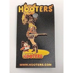 Vintage Nashville Tn Hooters Pinback Waitress Pin Tennessee Guitar Music